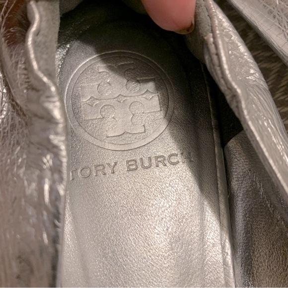 Tory Burch silver leather ballet flats w/ dust bag. Only worn twice. Size 8.5. - Picture 6 of 8